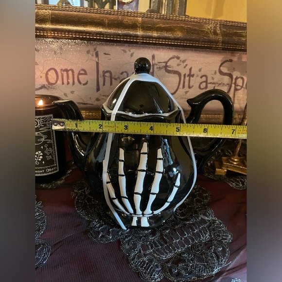 SPOOKY HOLLOW NWOT Halloween Black & White Skeleton Hand Teapot - Picture 13 of 13